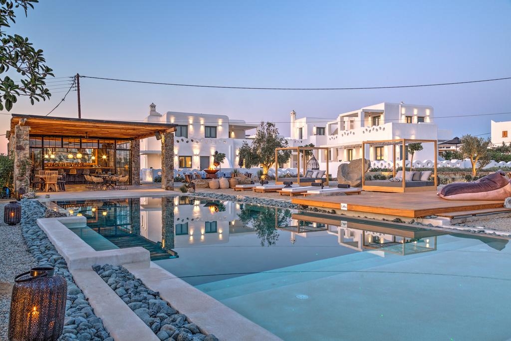4* Portes Suites &amp; Villas - Γλάστρος, Μύκονος ✦ 2 Ημέρες (1 Διανυκτέρευση) ✦ 2 άτομα + 1 παιδί έως 2 ετών ✦ 2 ✦ έως 30/09/2022 ✦ Κέρασμα καλωσορίσματος κατά την άφιξη!