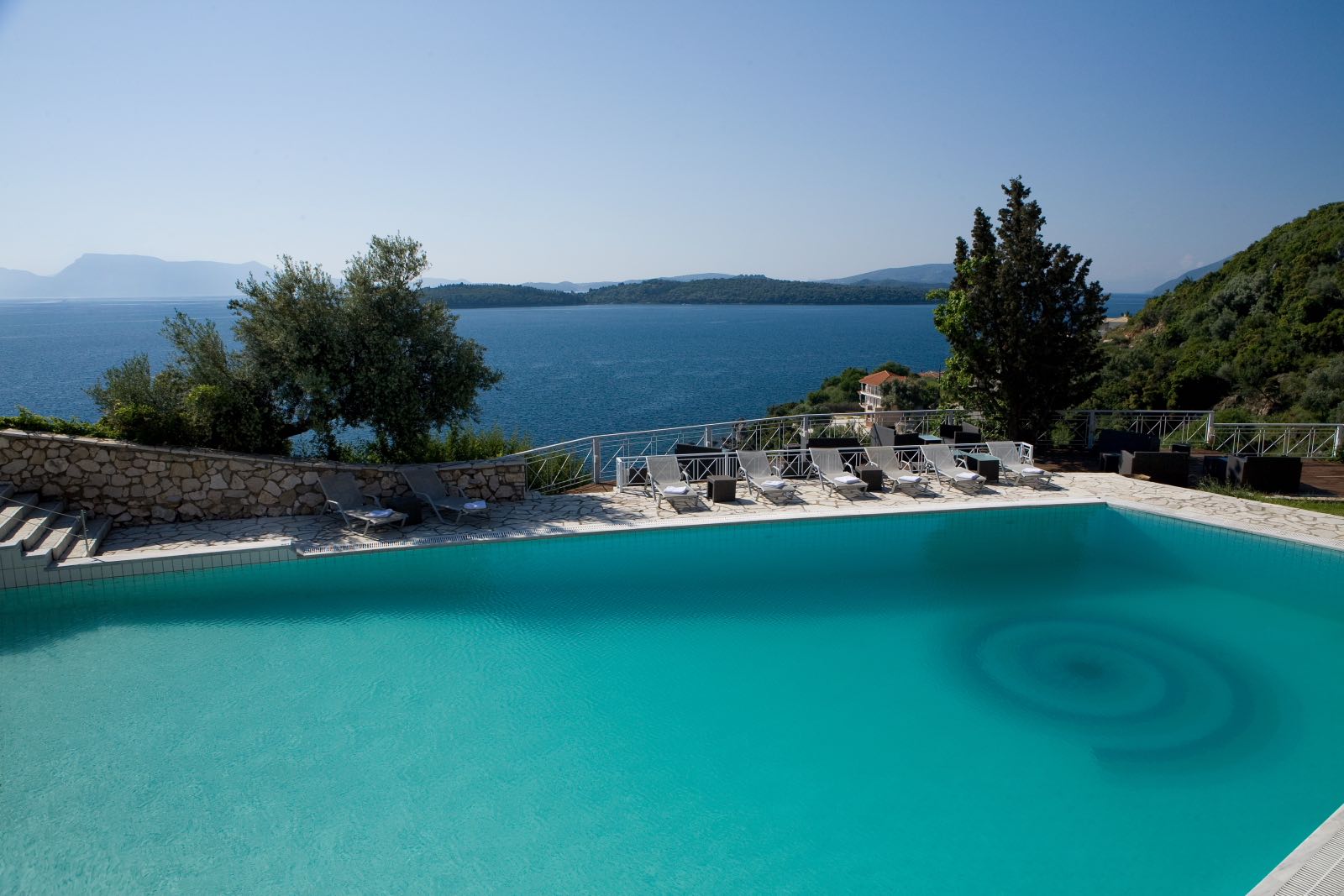 4* Red Tower Hotel - Νικιάνα, Λευκάδα ✦ -25% ✦ 2 Ημέρες (1 Διανυκτέρευση) ✦ 2 άτομα + 2 παιδιά 1 έως 11 ετών + 1 έως 2 ετών ✦ 2 ✦ 08/05/2026 έως 11/10/2026 ✦ <strong>Επιλέξτε 4 διανυκτερεύσεις και πληρώστε μόνο τις 3!</strong><br>Υπέροχη Τοποθεσία!