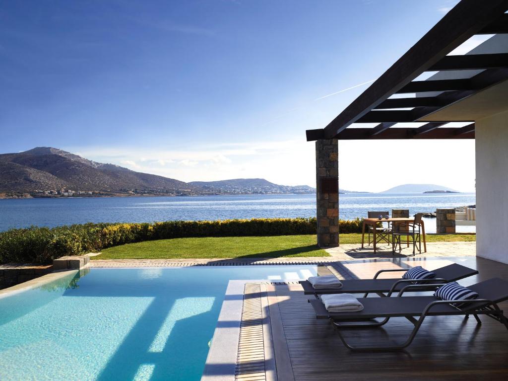 5* Grand Resort Lagonissi - Αθήνα ✦ 2 Ημέρες (1 Διανυκτέρευση) ✦ 2 άτομα ✦ Πρωινό ✦ 15/04/2022 έως 30/09/2022 ✦ Μπροστά στην Παραλία!