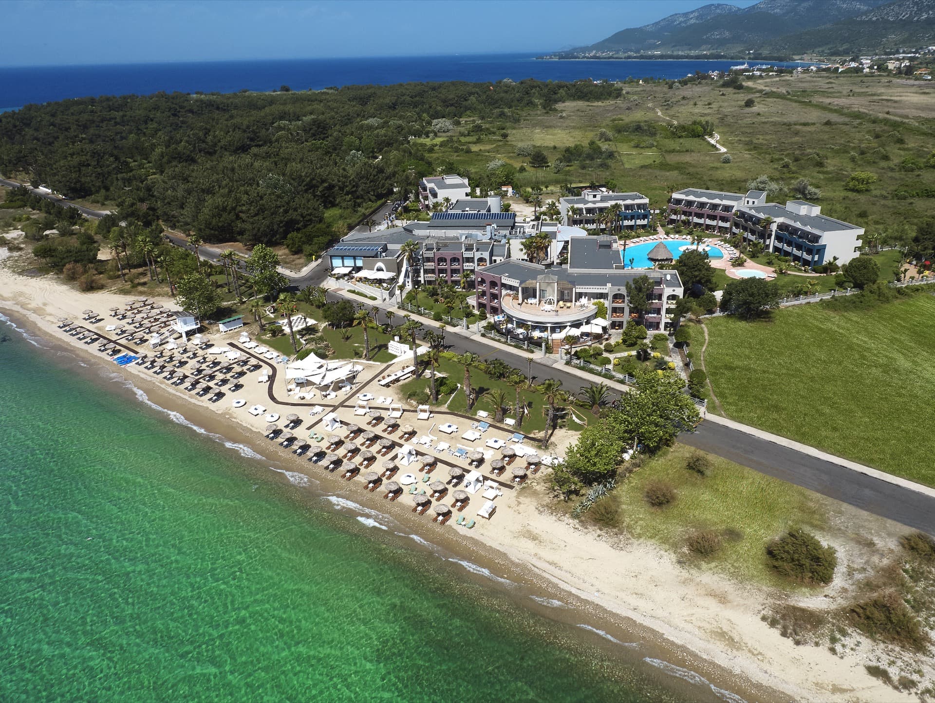 5* Ilio Mare Hotels &amp; Resorts - Θάσος ✦ 2 Ημέρες (1 Διανυκτέρευση) ✦ 2 άτομα + 1 παιδί έως και 11 ετών ✦ 2 ✦ έως 30/09/2022 ✦ Μπροστά στην Παραλία!