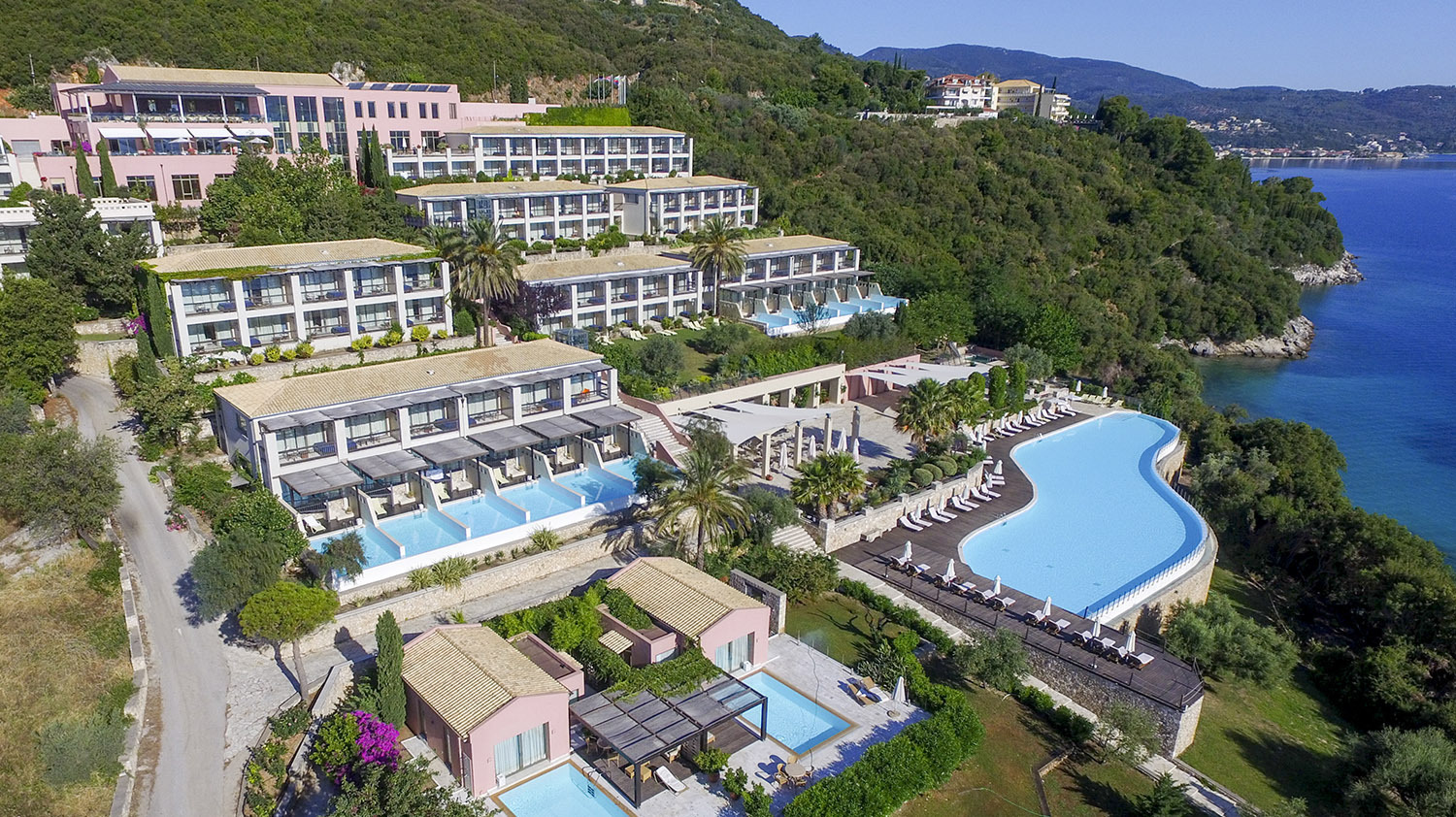 5* Ionian Blue Hotel Bungalows &amp; Spa Resort - Λευκάδα ✦ 2 Ημέρες (1 Διανυκτέρευση) ✦ 2 άτομα + 1 παιδί έως 12 ετών ✦ 8 ✦ 03/06/2022 έως 30/06/2022 και 12/09/2022 έως 30/09/2022 ✦ &lt;strong&gt; Για διαμονή 3 διανυκτερεύσεων ΔΩΡΟ 1 massage!&lt;/strong&gt;