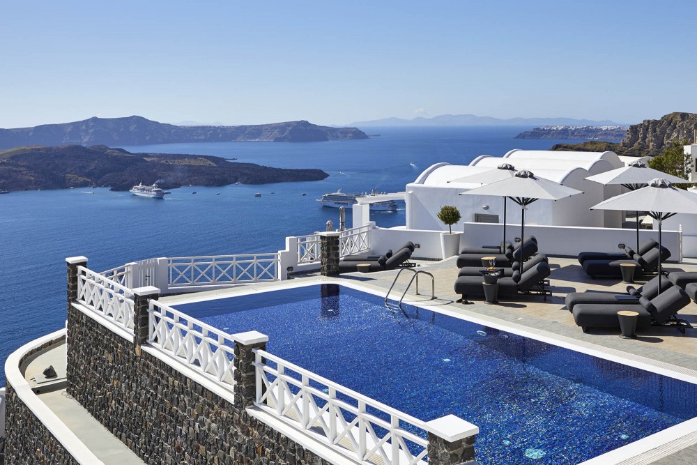 5* Petit Palace Suites - Φηρά, Σαντορίνη ✦ 2 Ημέρες (1 Διανυκτέρευση) ✦ 2 άτομα ✦ 2 ✦ 05/04/2022 έως 30/09/2022 ✦ Μοναδική θέα!