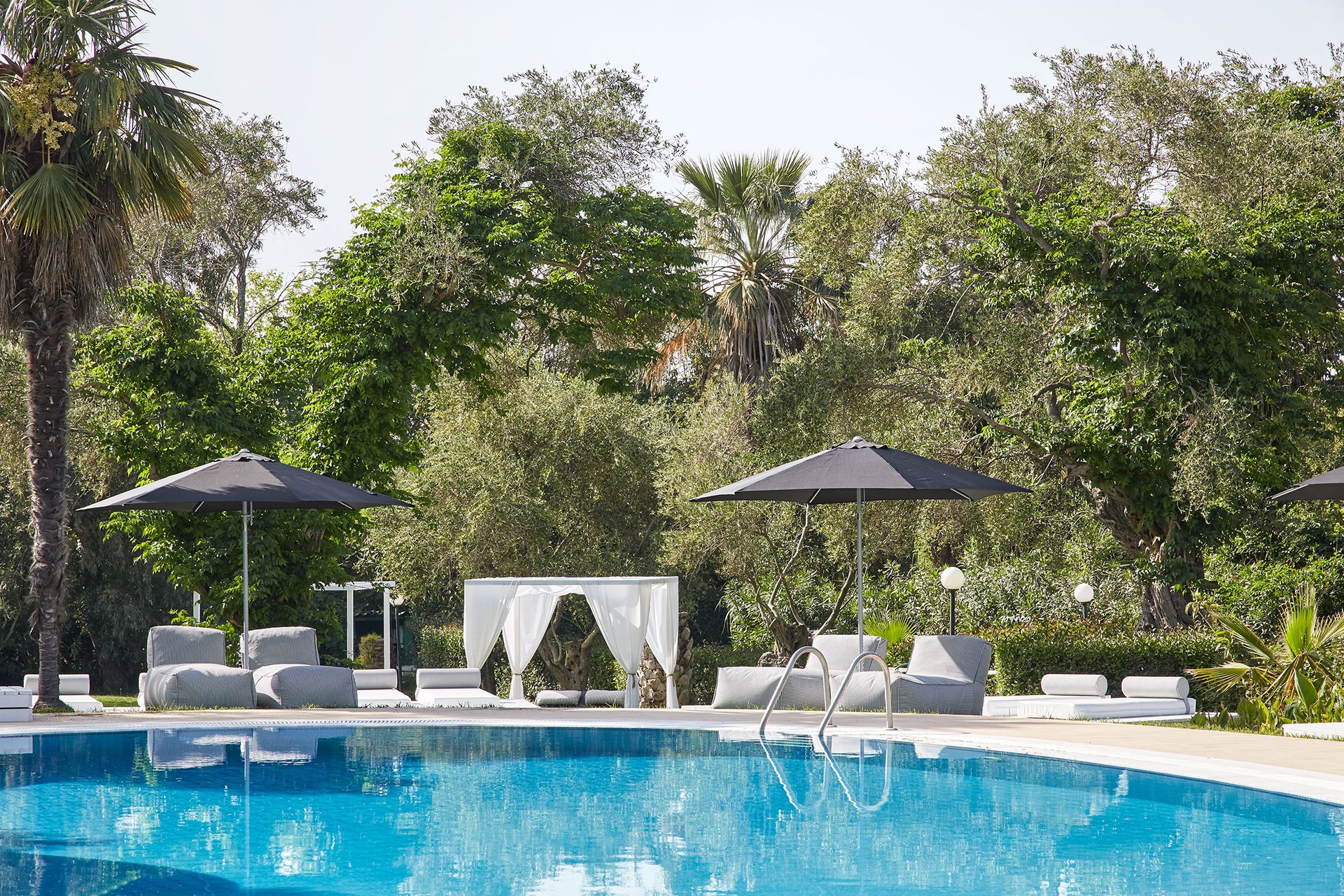 Mr & Mrs White Corfu - Αχαράβη, Κέρκυρα ✦ 2 Ημέρες (1 Διανυκτέρευση) ✦ 2 άτομα ✦ 2 ✦ 12/05/2023 έως 30/09/2023 ✦ Υπέροχη Τοποθεσία!