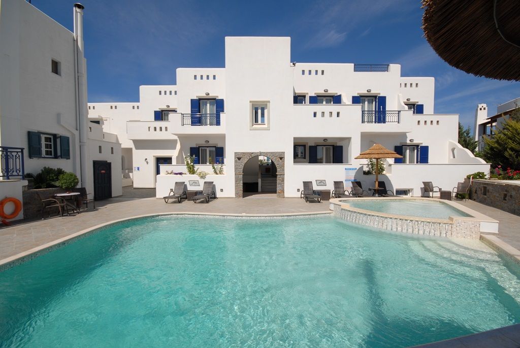 Liana Hotel &amp; Spa - Άγιος Προκόπιος, Νάξος ✦ 2 Ημέρες (1 Διανυκτέρευση) ✦ 2 άτομα + 1 παιδί έως και 2 ετών ✦ 2 ✦ 21/04/2023 έως 31/10/2023 ✦ Μπροστά στην παραλία!