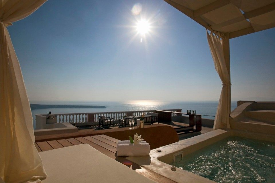 Oia Mansion - Οία, Σαντορίνη ✦ 2 Ημέρες (1 Διανυκτέρευση) ✦ 2 άτομα ✦ 2 ✦ 01/03/2022 έως 30/09/2022 ✦ Μαγευτική Θέα!