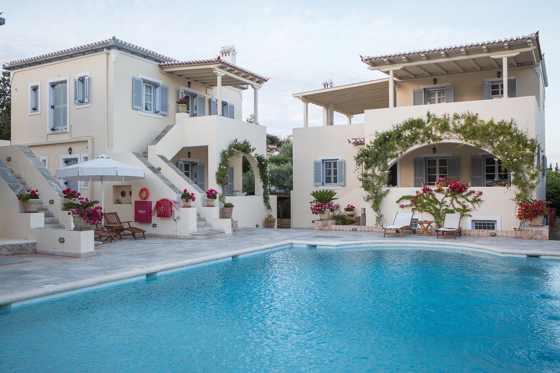 Villa Nika Boutique Hotel - Σπέτσες ✦ 3 Ημέρες (2 Διανυκτερεύσεις) ✦ 2 άτομα ✦ 2 ✦ 01/04/2022 έως 30/09/2022 ✦ Κοντά στην παραλία!