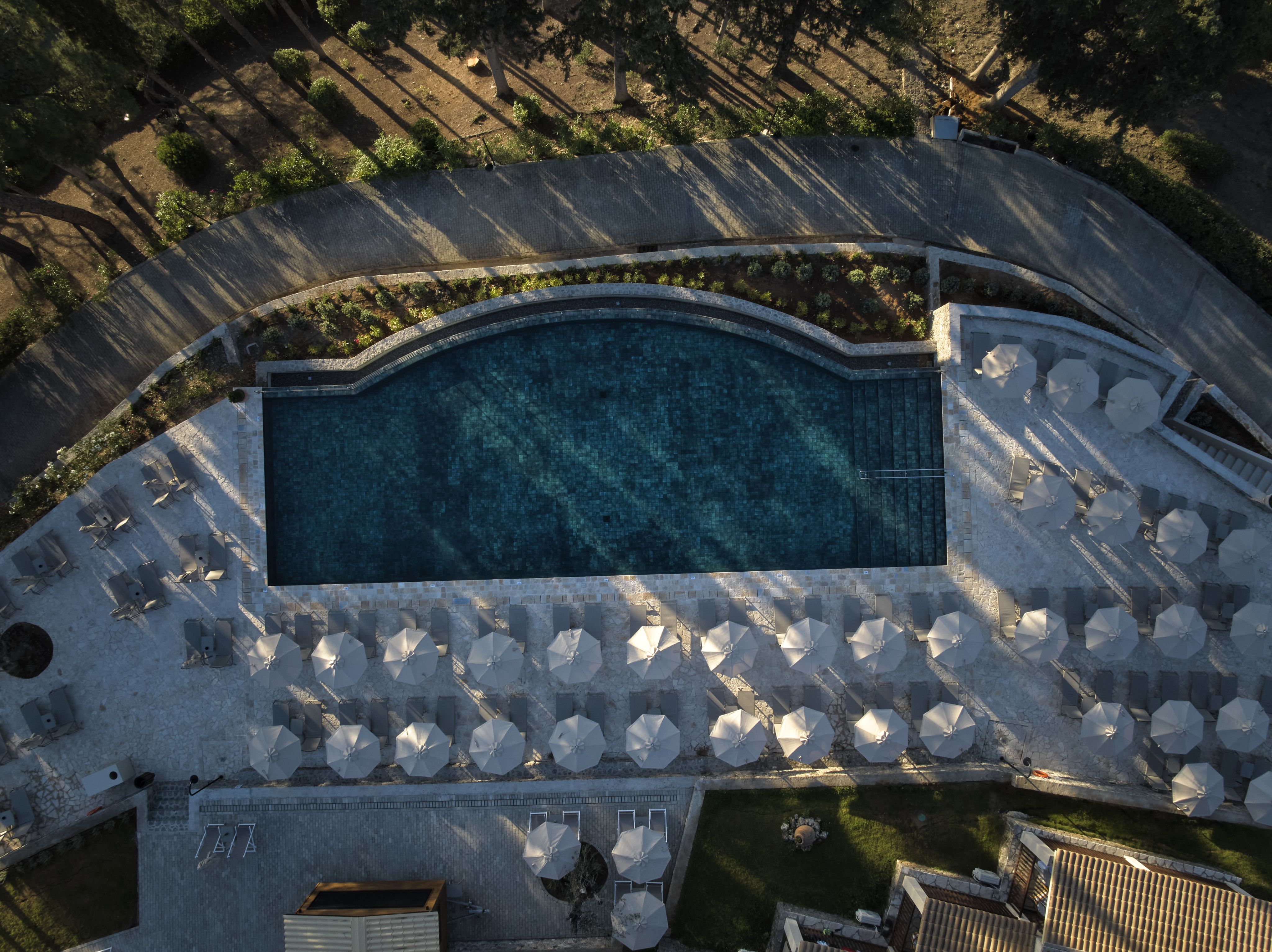 4* Aeolos Beach Resort - Πέραμα, Κέρκυρα ✦ 4 Ημέρες (3 Διανυκτερεύσεις) ✦ 2 άτομα + 1 παιδί έως 1 έτους ✦ 12 ✦ έως 01/11/2026 ✦ <strong>Καθημερινό ΠΡΟΓΡΑΜΜΑ ΨΥΧΑΓΩΓΙΑΣ με αθλητικές δραστηριότητες και βραδινά σόου!<br>ΣΠΟΡ & ΔΡΑΣΤΗΡΙΟΤΗΤΕΣ (Πινγκ πονγκ, Τένις, Beach Volley, Μπότσια, Αερόμπικ Πισίνας, Υδατοσφαίριση, Padel tennis, κ.α)<br>KID'S CLUB!</strong><br>Μπροστά στην παραλία!