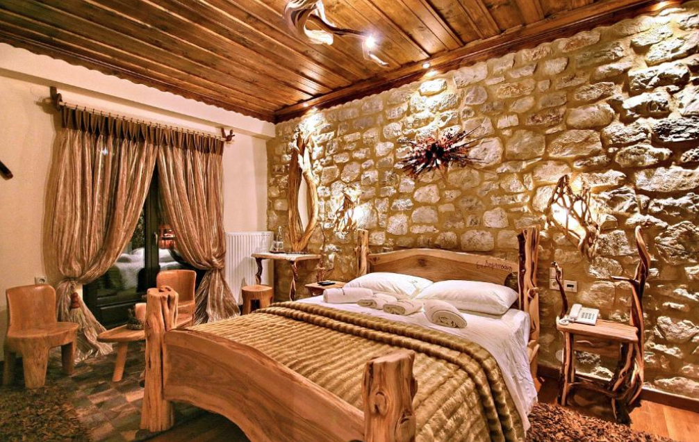 Εν Δημητσάνη - Δημητσάνα ✦ -15% ✦ 3 Ημέρες (2 Διανυκτερεύσεις) ✦ 2 άτομα ✦ 2 ✦ 16/05/2023 έως 15/09/2023 ✦ 10% έκπτωση στο εστιατόριο του ξενώνα 
