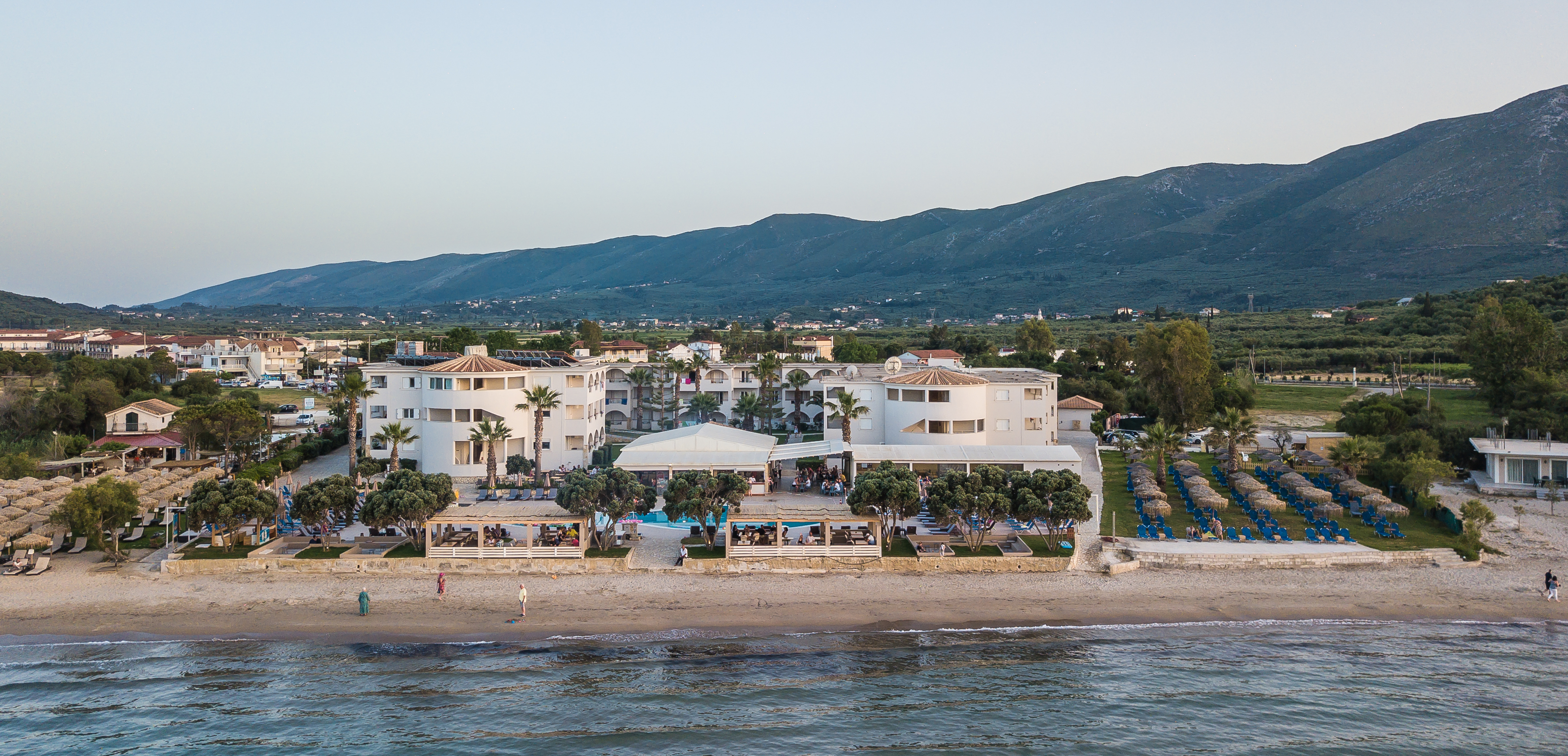 Alykanas Beach Grand Hotel- Ζάκυνθος ✦ -45% ✦ 3 Ημέρες (2 Διανυκτερεύσεις) ✦ 2 άτομα + 1 παιδί έως 12 ετών ✦ 12 ✦ 01/06/2023 έως 27/06/2023 και 01/09/2023 έως 28/09/2023 ✦ Μπροστά στην Παραλία!