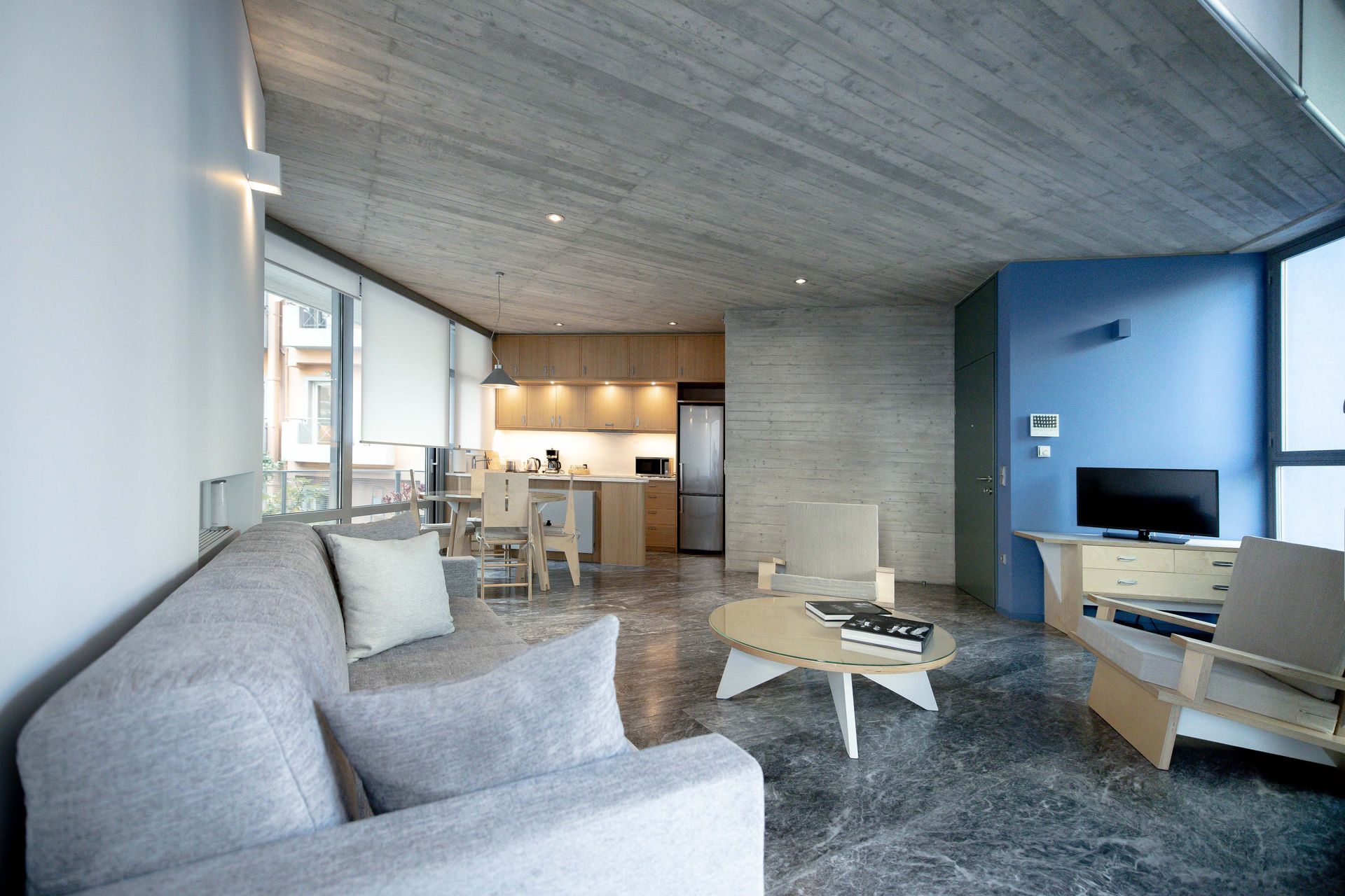 Athens Bluebuilding - Αθήνα ✦ 2 Ημέρες (1 Διανυκτέρευση) ✦ 2 άτομα ✦ 2 ✦ 13/06/2022 έως 30/09/2022 ✦ Κοντά στο κέντρο της πόλης!