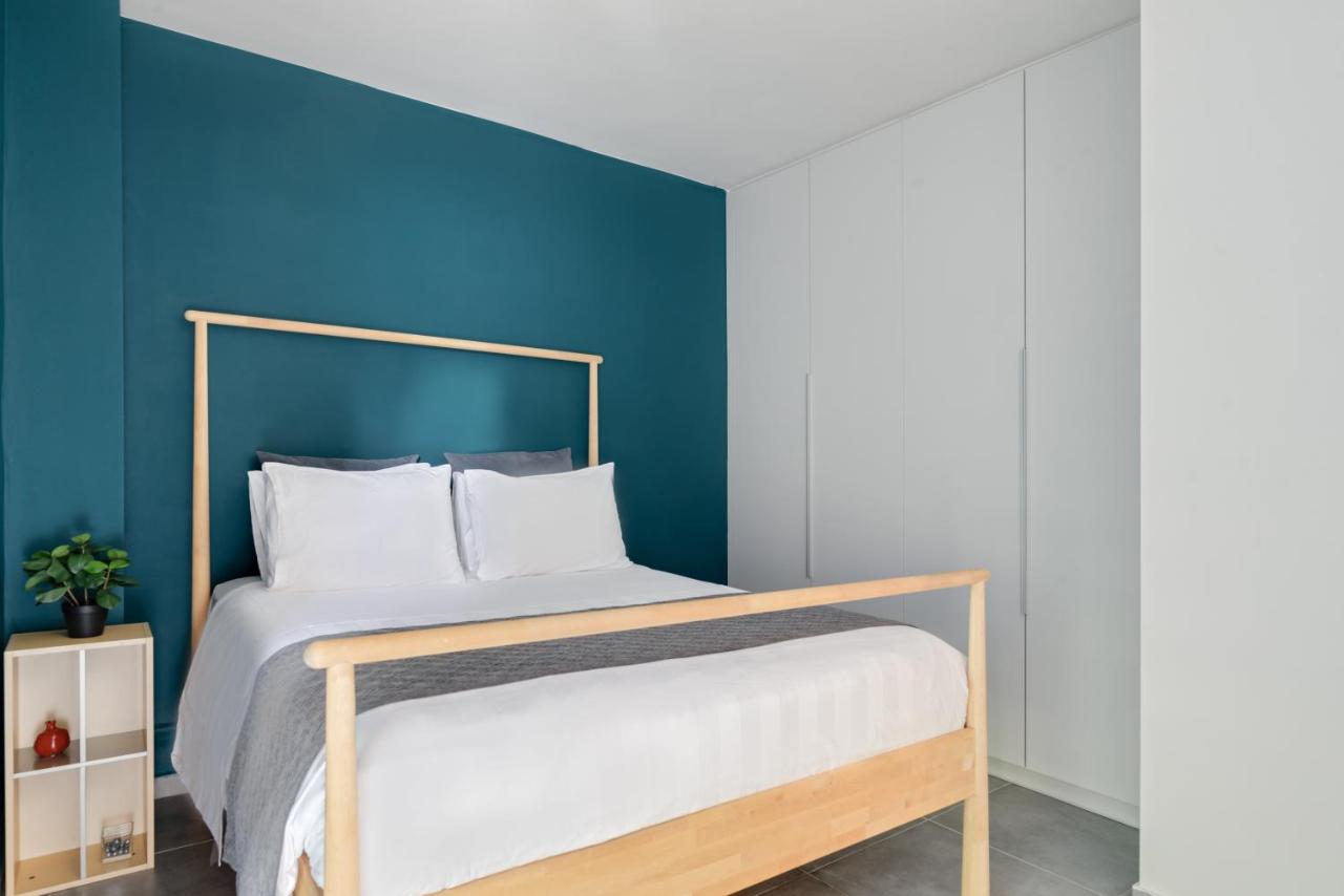 Athenian Stylish Living by Bill &amp; John Apartments Athens - Αθήνα ✦ 3 Ημέρες (2 Διανυκτερεύσεις) ✦ 2 άτομα ✦ Χωρίς Πρωινό ✦ έως 11/09/2021 ✦ Κοντά στην Ακρόπολη!