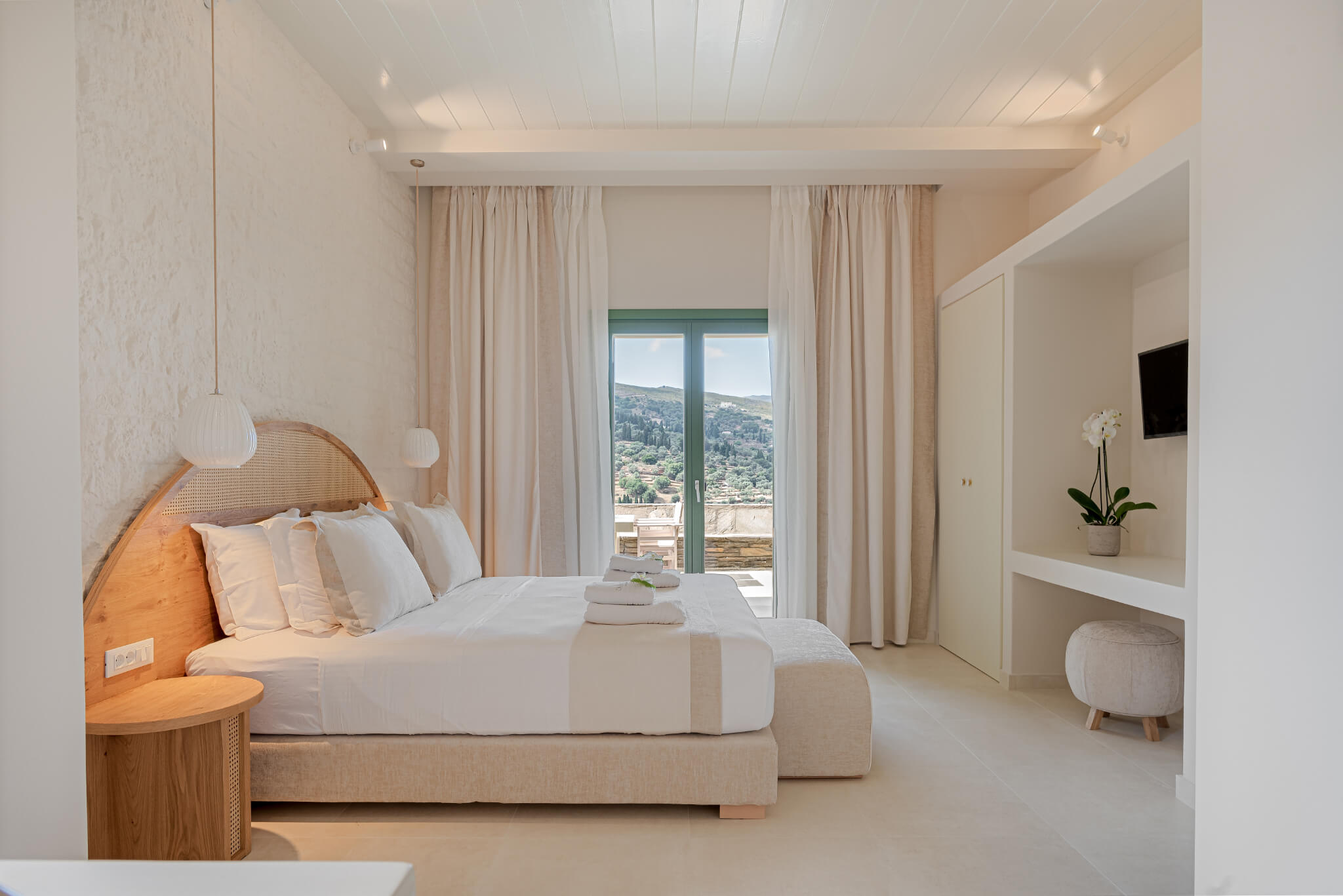 Casa Di Fiori Suites - Άνδρος ✦ 2 Ημέρες (1 Διανυκτέρευση) ✦ 2 άτομα ✦ Χωρίς Πρωινό ✦ 01/06/2022 έως 30/09/2022 ✦ Μοναδική Τοποθεσία!