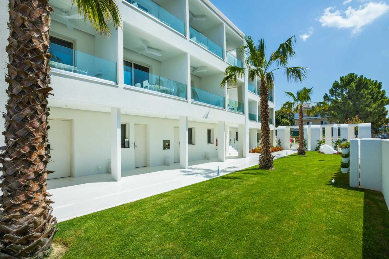 Cocoons Luxury Suites &amp; Villas - Σκάλα Φούρκας, Χαλκιδική ✦ 3 Ημέρες (2 Διανυκτερεύσεις) ✦ 2 άτομα ✦ 2 ✦ 01/06/2022 έως 10/09/2022 ✦ Κοντά σε παραλία!