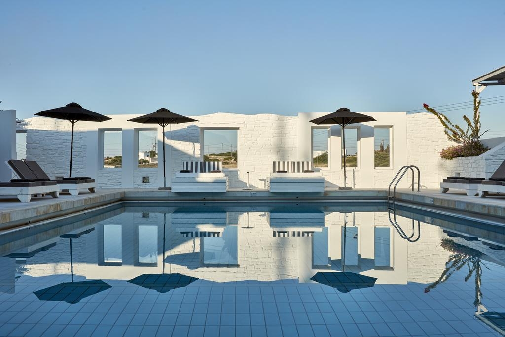 Mr & Mrs White Paros