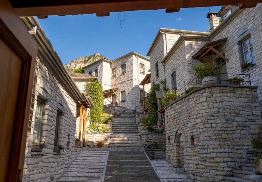 Artsistas Houses - Αρίστη, Ζαγοροχώρια ✦ 2 Ημέρες (1 Διανυκτέρευση) ✦ 2 άτομα + 1 παιδί έως 1 έτους ✦ 2 ✦ έως 31/08/2028 ✦ Ιδανική επιλογή για δραστηριότητες στη φύση!