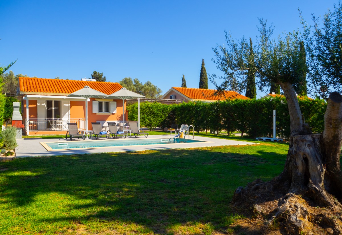 Cypress Garden Villas - Κεφαλονιά ✦ 4 Ημέρες (3 Διανυκτερεύσεις) ✦ 3 άτομα ✦ Χωρίς Πρωινό ✦ 01/04/2022 έως 30/09/2022 ✦ Κοντά στην παραλία!