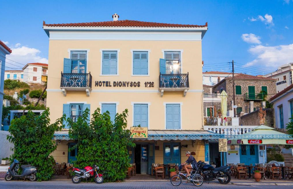 Dionysos Hotel - Πόρος ✦ 3 Ημέρες (2 Διανυκτερεύσεις) ✦ 2 άτομα ✦ 2 ✦ έως 31/10/2022 ✦ Θαυμάσια Τοποθεσία!