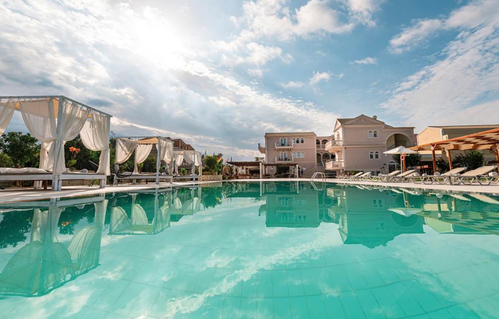Ekati Mare Boutique Resort - Κάβος, Κέρκυρα ✦ 2 Ημέρες (1 Διανυκτέρευση) ✦ 2 άτομα ✦ 2 ✦ 01/05/2022 έως 29/10/2022 ✦ Μπροστά στην Παραλία!