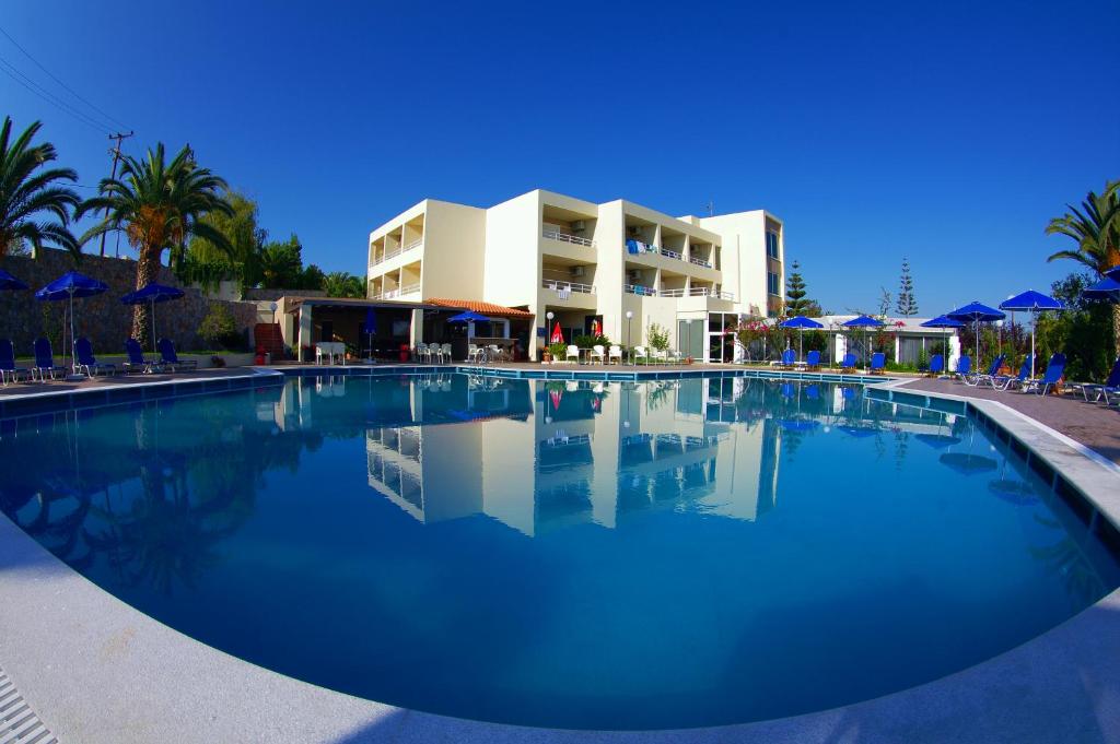 Eleftheria Hotel - Χανιά, Κρήτη ✦ 2 Ημέρες (1 Διανυκτέρευση) ✦ 2 άτομα + 1 παιδί έως 10 ετών ✦ 2 ✦ 16/04/2022 έως 30/09/2022 ✦ Κοντά στην παραλία!