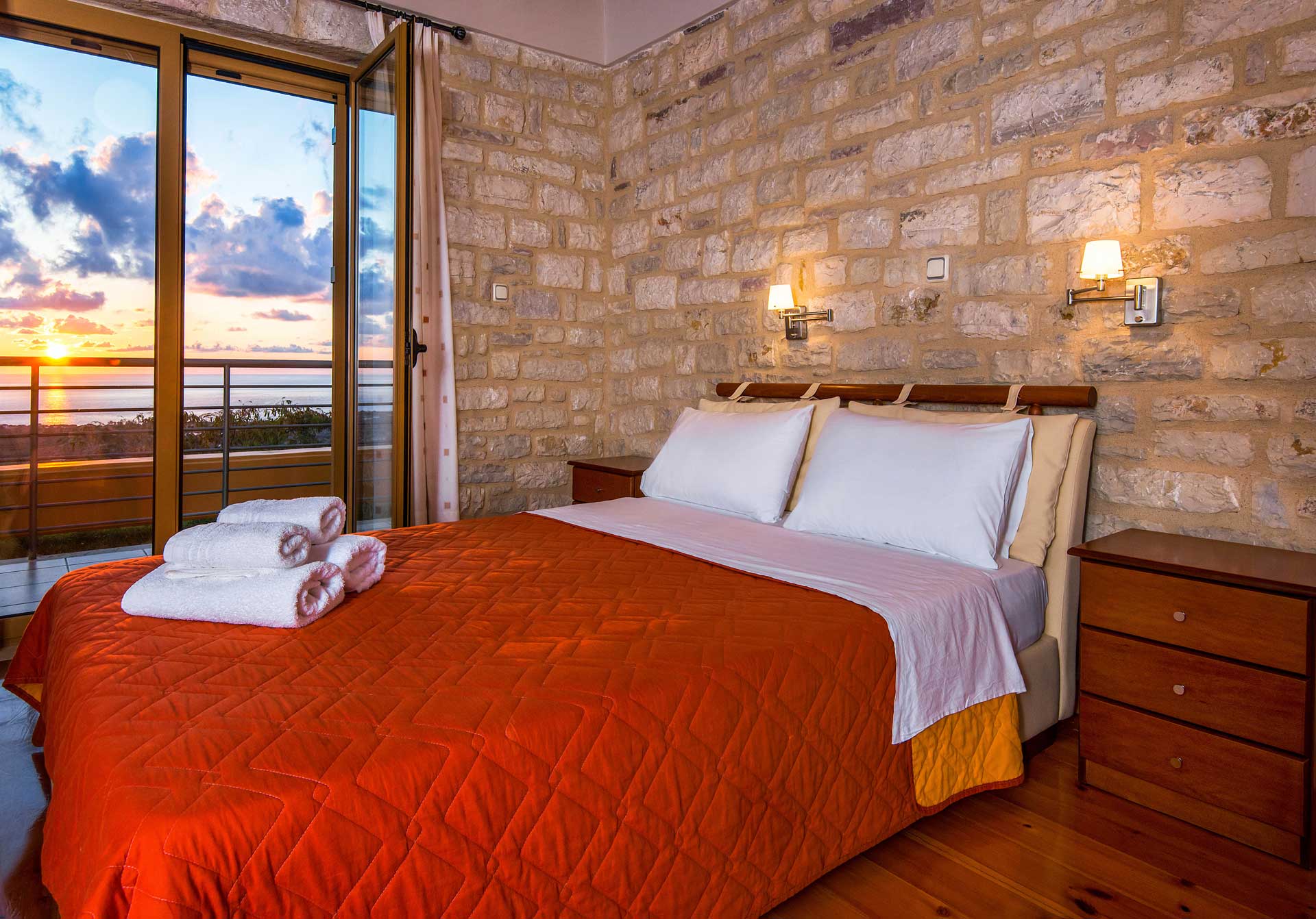 Enastron Villas - Κυπαρισσία Διαμονή| Ekdromi.gr