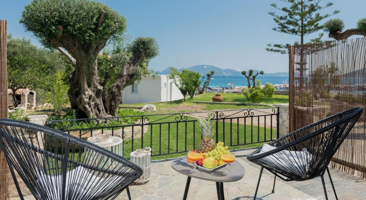 Eptanisos Beachfront Suites - Κερί, Zάκυνθος ✦ 2 Ημέρες (1 Διανυκτέρευση) ✦ 2 άτομα ✦ 1 ✦ έως 30/09/2022 ✦ Μοναδική Θέα!
