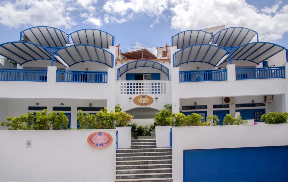 Erato Apartments - Μπατσί, Άνδρος ✦ 3 Ημέρες (2 Διανυκτερεύσεις) ✦ 2 άτομα ✦ 1 ✦ 19/04/2022 έως 30/09/2022 ✦ Κοντά στην παραλία!