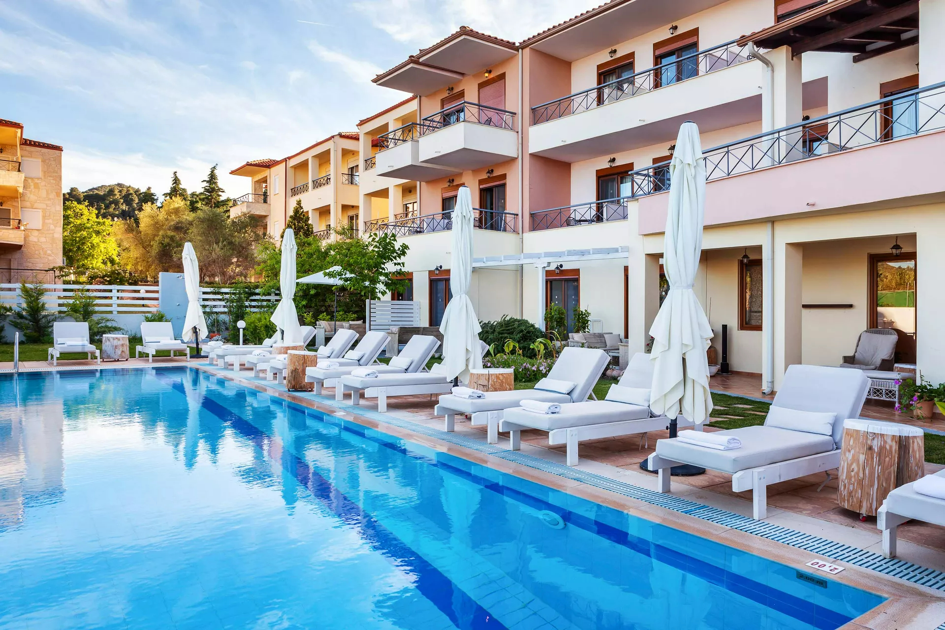 Hesperides Hotel - Πευκοχώρι, Χαλκιδική ✦ 3 Ημέρες (2 Διανυκτερεύσεις) ✦ 2 άτομα ✦ 2 ✦ 13/05/2022 έως 30/09/2022 ✦ Μοναδική Τοποθεσία!