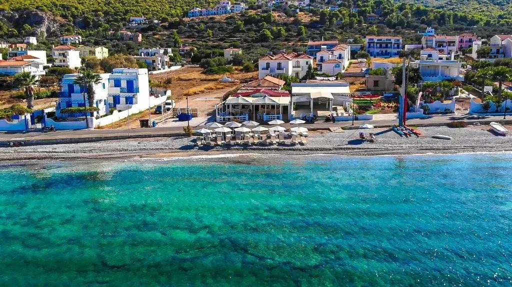Laza Beach Inn - Σκάλα, Αγκίστρι ✦ 2 Ημέρες (1 Διανυκτέρευση) ✦ 2 άτομα ✦ 18 ✦ έως 31/10/2026 ✦ Δίπλα στη θάλασσα!