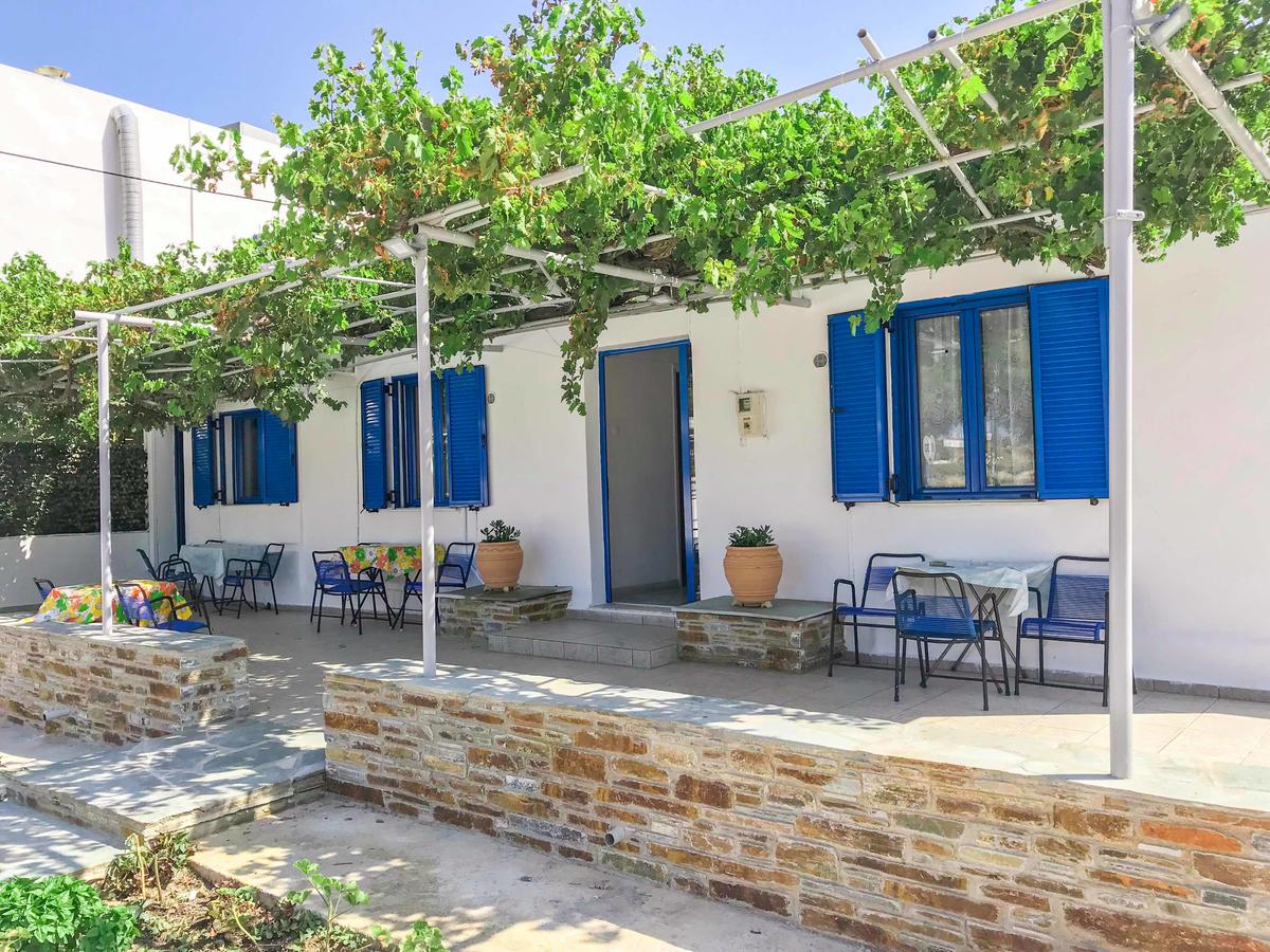 Katerina Beach Rooms - Μπατσί, Άνδρος ✦ 3 Ημέρες (2 Διανυκτερεύσεις) ✦ 2 άτομα ✦ 1 ✦ 01/05/2022 έως 30/09/2022 ✦ Δίπλα στην Παραλία!