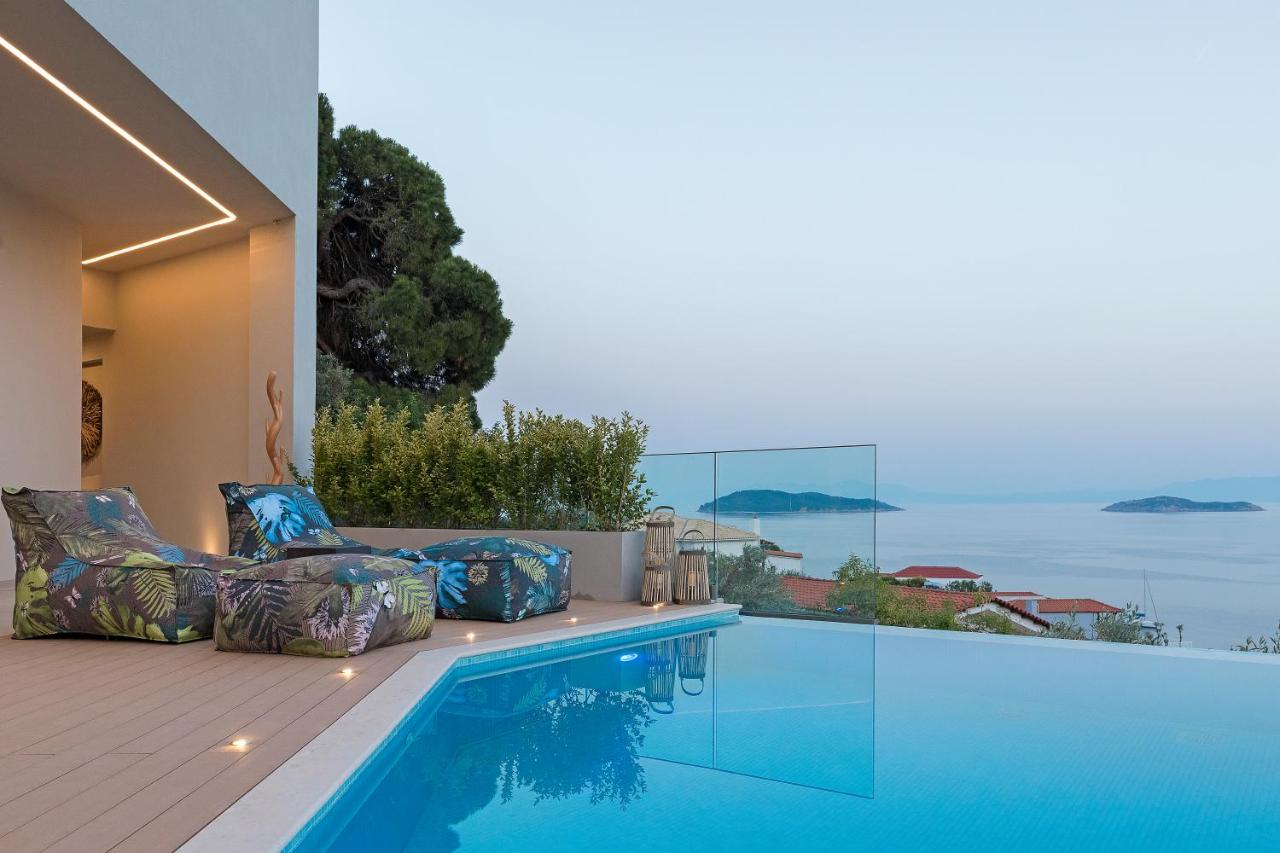 KK Luxury Villa - Σκιάθος ✦ 8 Ημέρες (7 Διανυκτερεύσεις) ✦ 10 άτομα ✦ 1 ✦ έως 21/09/2022 ✦ Υπέροχη Τοποθεσία!