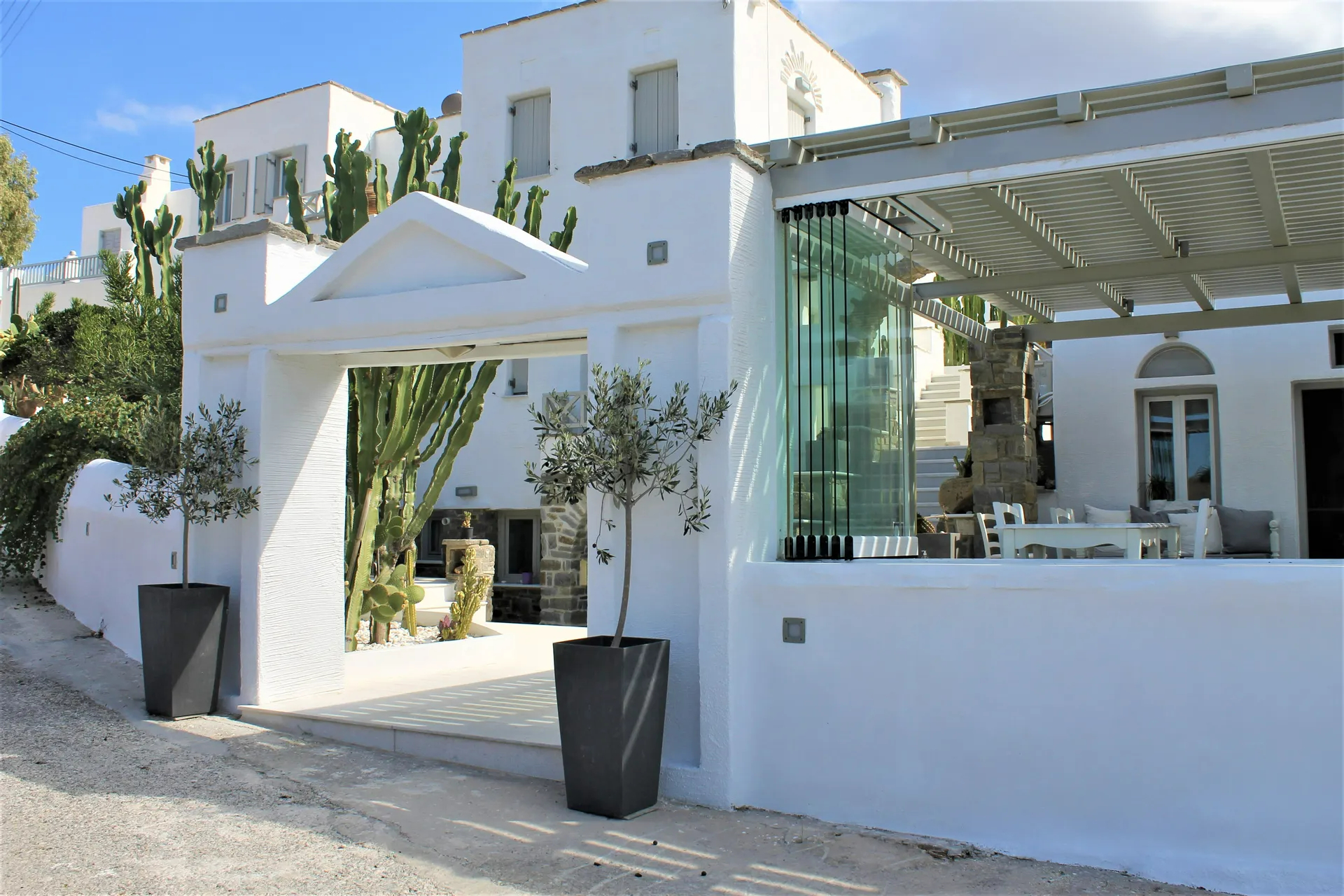 Parian Lithos Residence - Νάουσα, Πάρος ✦ 4 Ημέρες (3 Διανυκτερεύσεις) ✦ 2 άτομα ✦ 2 ✦ έως 30/09/2022 ✦ Δίπλα στην παραλία!