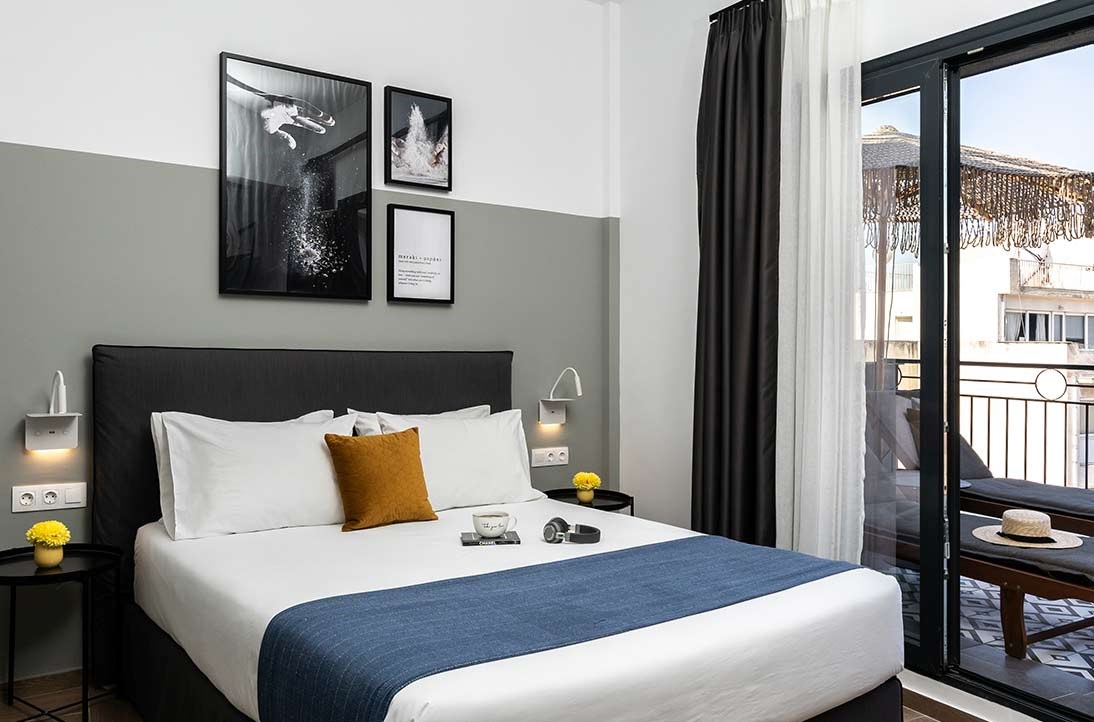 Play Theatrou a member of Brown Hotels - Αθήνα ✦ 2 Ημέρες (1 Διανυκτέρευση) ✦ 2 άτομα ✦ 1 ✦ έως 31/12/2026 ✦ Κοντά στο κέντρο της πόλης!