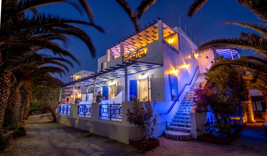 Syros Atlantis Hotel - Σύρος ✦ 4 Ημέρες (3 Διανυκτερεύσεις) ✦ 2 άτομα ✦ 2 ✦ έως 30/09/2022 ✦ Κοντά στην Παραλία!