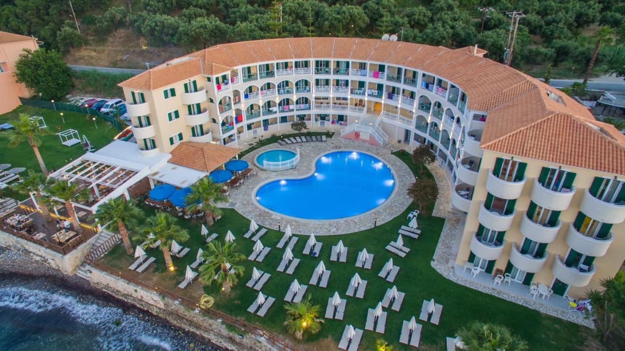 Windmill Bay Hotel - Αργάσι, Ζάκυνθος ✦ 2 Ημέρες (1 Διανυκτέρευση) ✦ 2 άτομα ✦ 2 ✦ 21/04/2022 έως 30/09/2022 ✦ Μπροστά στην παραλία!